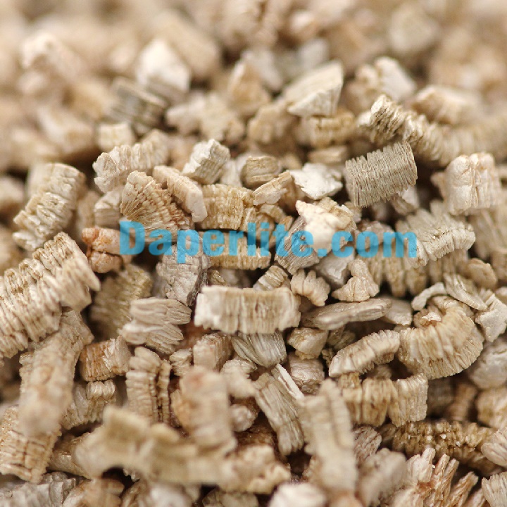 Những hạt đá Vermiculite làm vật liệu cách nhiệt siêu tốt nhờ tính chất thể rỗng như bọt biển